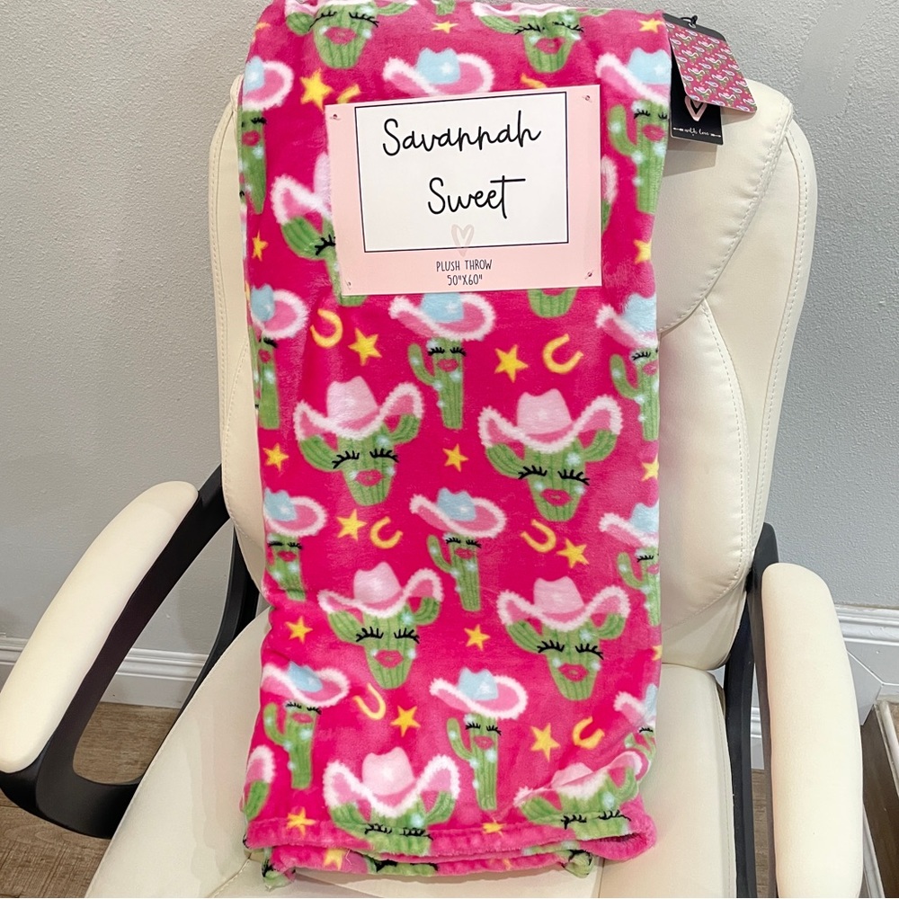 NEW Savannah Sweet Pink Cactus Cowgirl Plush Throw Blanket 50x60‎ Western Stars